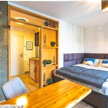 Golden Nugget Inkl Wlan, Parkplatz Apartment Детмолд Екстериор снимка